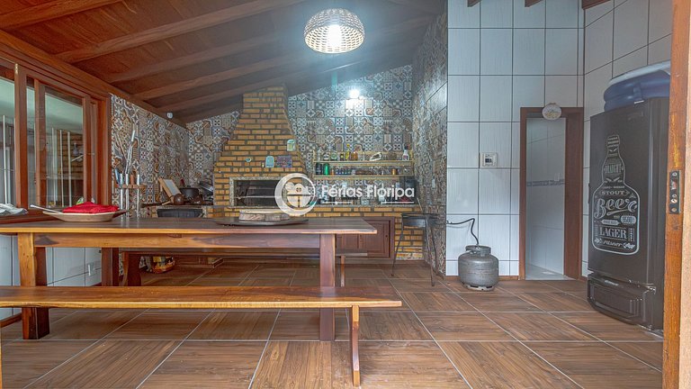 Casa com Piscina e Área Gourmet na Armação