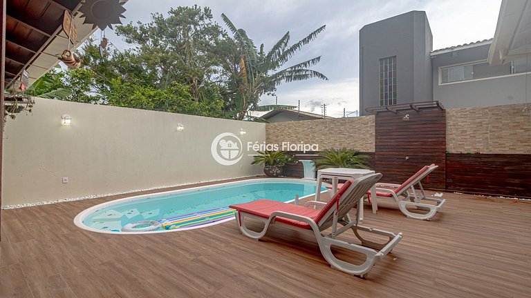 Casa com Piscina e Área Gourmet na Armação