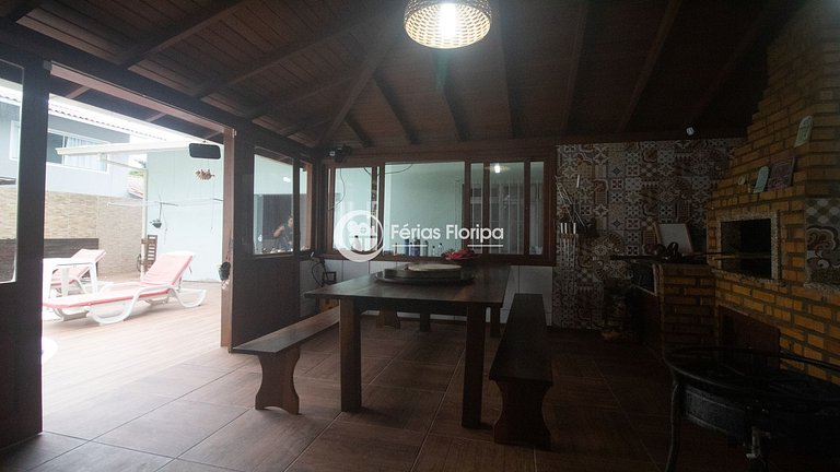 Casa com Piscina e Área Gourmet na Armação