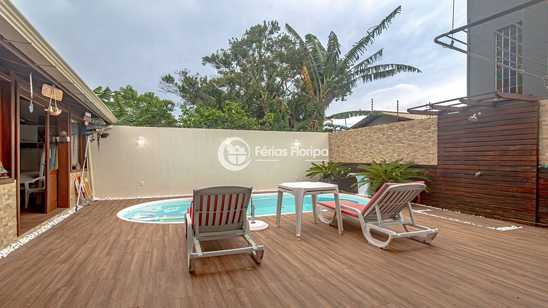 Casa com Piscina e Área Gourmet na Armação